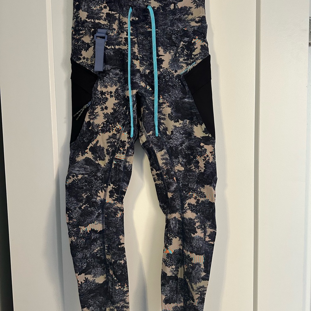 Lululemon Cargo Hiking leggings 25”